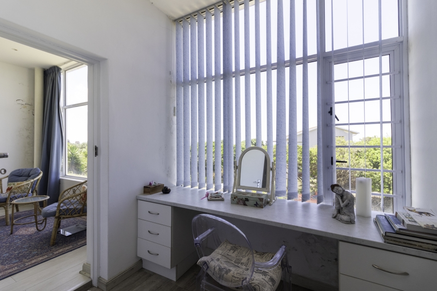 7 Bedroom Property for Sale in West Beach Eastern Cape